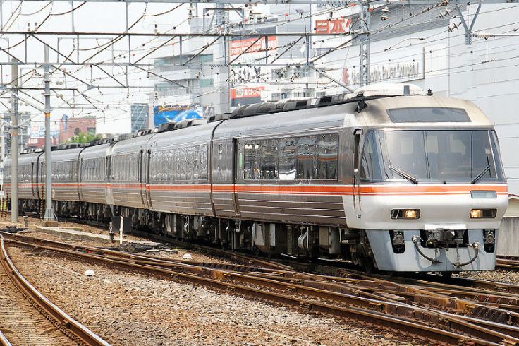 800px-Central_Japan_Railway_-_Series_Kiha_85_-_01